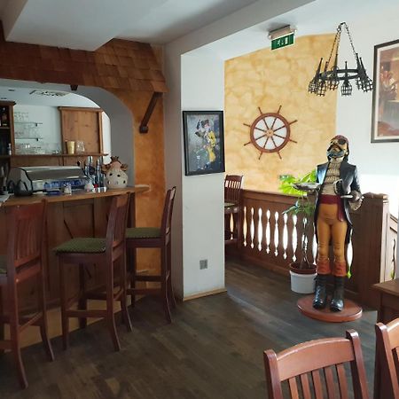 Pirates Hotel Hainburg an der Donau Dış mekan fotoğraf