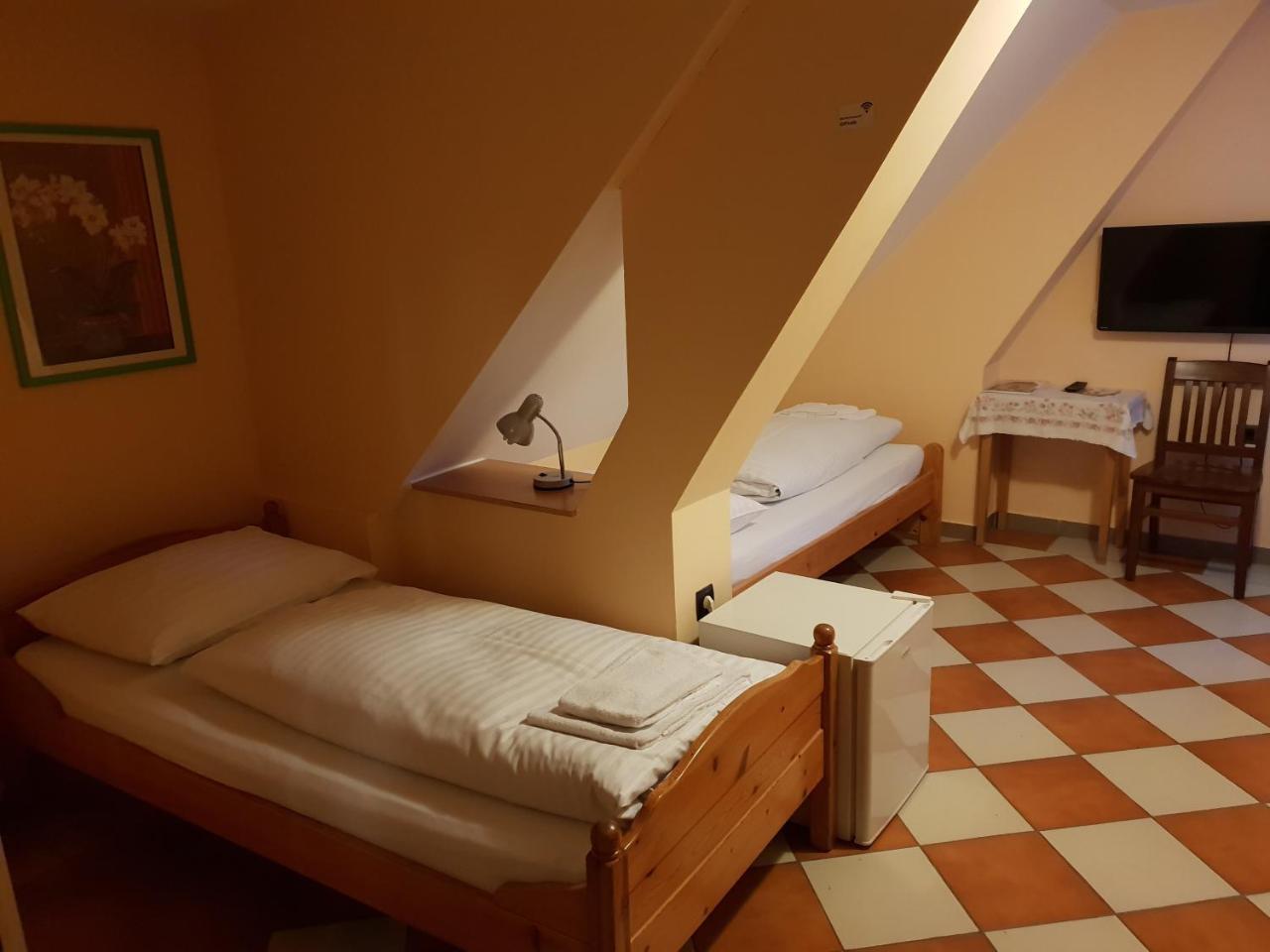 Pirates Hotel Hainburg an der Donau Dış mekan fotoğraf