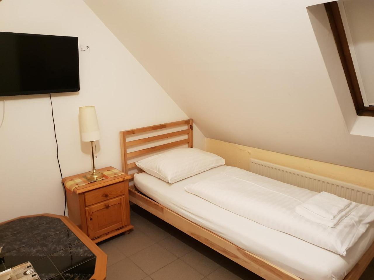 Pirates Hotel Hainburg an der Donau Dış mekan fotoğraf