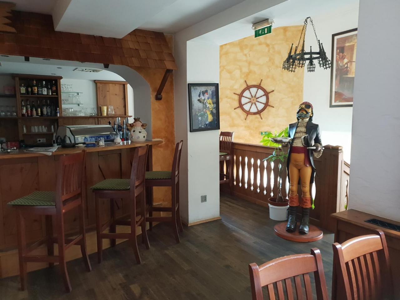 Pirates Hotel Hainburg an der Donau Dış mekan fotoğraf